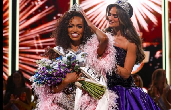 Miss USA 2026: Νικήτρια η 31χρονη Justus Kelly που «έσπασε» ένα ταμπού 75 ετών – Για πρώτη φορά παντρεμένη γυναίκα και μητέρα κερδίζει το στέμμα