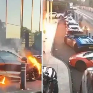 Επίθεση με βόμβες μολότοφ σε γαμήλιο γλέντι στο Μπέρμιγχαμ: Έκαψαν δύο supercars και επιτέθηκαν σε καλεσμένους, δείτε βίντεο