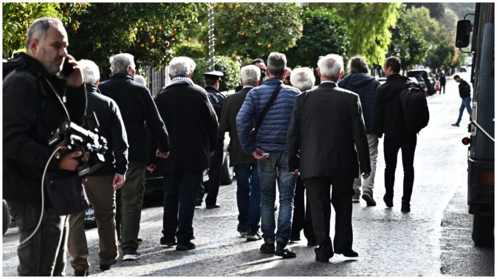ΕΦΚΑ: Στις 42 ημέρες ο χρόνος αναμονής για σύνταξη -Τι αλλάζει για συνταξιούχους, οφειλέτες, ΑμεΑ