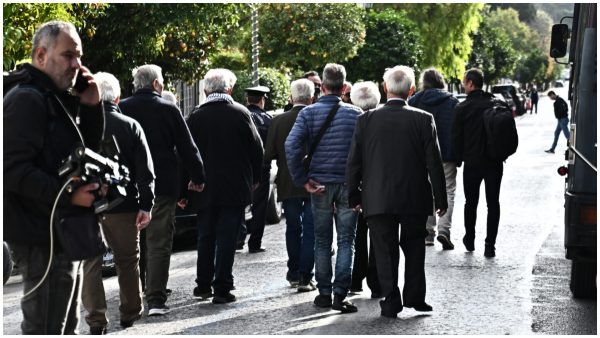 ΕΦΚΑ: Στις 42 ημέρες ο χρόνος αναμονής για σύνταξη -Τι αλλάζει για συνταξιούχους, οφειλέτες, ΑμεΑ