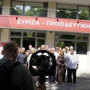 Το νέο σποτ του ΣΥΡΙΖΑ με πρωταγωνιστές τη Δούρου, τον Πολάκη και τον Παππά: «Επιστρέφουμε, προχωράμε»