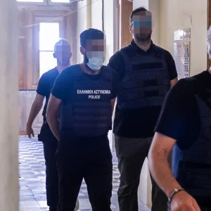 Σήμερα αποφασίζουν οι δικαστές αν θα προφυλακιστεί ο 41χρονος για την υπόθεση δολοφονίας της διασώστριας στη Σύρο
