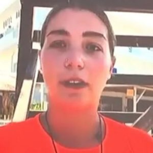 Σύρος: "Eίχε υποστεί τραύμα στον αυχένα και τη σπονδυλική της στήλη" - Τι λέει η ναυαγοσώστρια που έσωσε τη 16χρονη