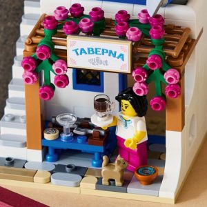 Η παραδοσιακή ελληνική ταβέρνα έγινε LEGO με μπουζούκι, βουκαμβίλιες και μια γάτα, δείτε φωτογραφίες