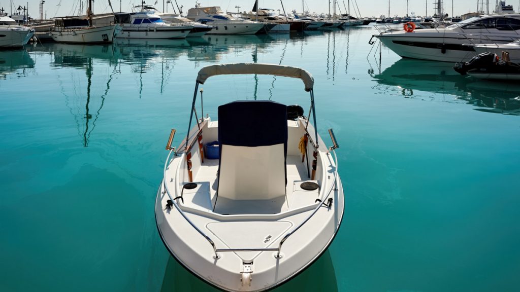 Ακυβέρνητο ταχύπλοο λόγω μηχανικής βλάβης στον Κορινθιακό - Αίσιο τέλος για τον χειριστή