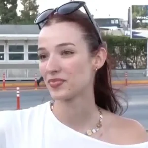 Viral ταξιδιώτισσα μίλησε σε δύο εκπομπές και αντάλλαξε social με ρεπόρτερ του ΣΚΑΪ