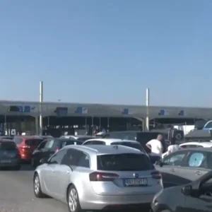 Μία ώρα η αναμονή στο Τελωνείο Ευζώνων, στο ρεύμα εξόδου από την Ελλάδα