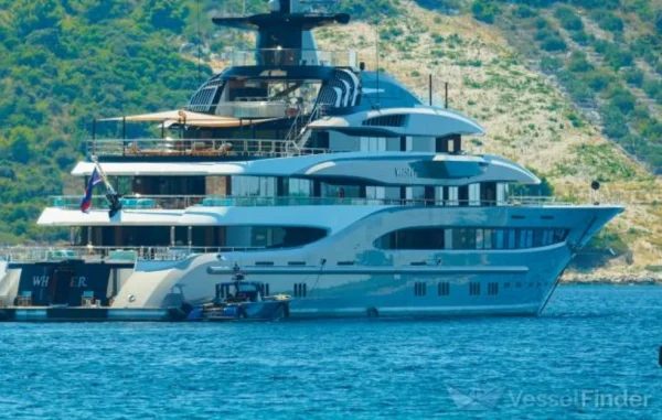 Στο Ιόνιο η υπερπολυτελής θαλαμηγός του πρώην CEO της Google - Πωλείται για 149 εκατ. ευρώ