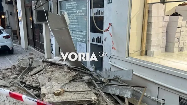 Θεσσαλονίκη: Αποκολλήθηκε τμήμα μπαλκονιού από κτίριο στο κέντρο της πόλης