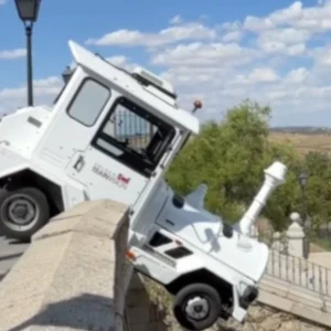 Τουριστικό τρενάκι στην Ισπανία άρχισε να κινείται χωρίς οδηγό και τραυμάτισε 44χρονο στο Τολέδο, δείτε βίντεο