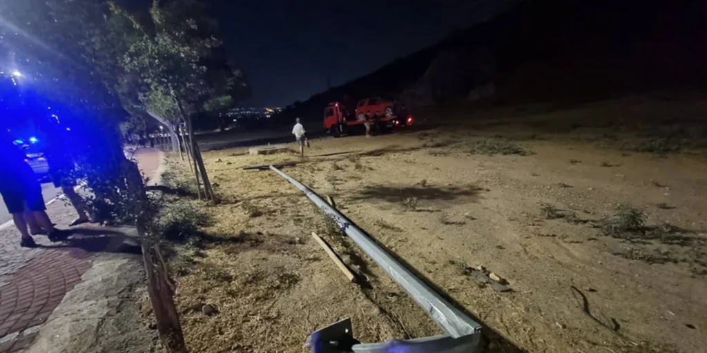 Νεκρή 17χρονη σε σοκαριστικό τροχαίο στη λεωφόρο Φυλής και τρεις νεαροί τραυματίες - Το αυτοκίνητο καρφώθηκε σε κολώνα