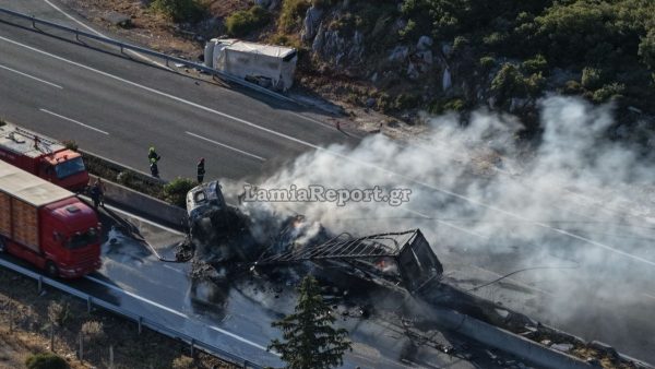 Θανατηφόρο τροχαίο στο Μαρτίνο - Δείτε συγκλονιστικές εικόνες από drone από τη σύγκρουση των δύο φορτηγών