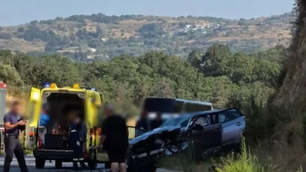 Σοβαρό τροχαίο στο Ρέθυμνο με 5 τραυματίες ανάμεσά τους και παιδιά – Φωτογραφίες από το σημείο