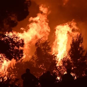 Καιρός: Ρεκόρ 15ετίας με ριπές ανέμου που ξεπέρασαν τα 150 χιλιόμετρα την ώρα