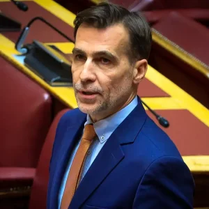 Μιχάλης Χουρδάκης για Ζωή Κωνσταντοπούλου: «Μου πήρε το γραφείο στη Βουλή και όταν ρώτησα πού θα κάθομαι μου είπε στις σκάλες»