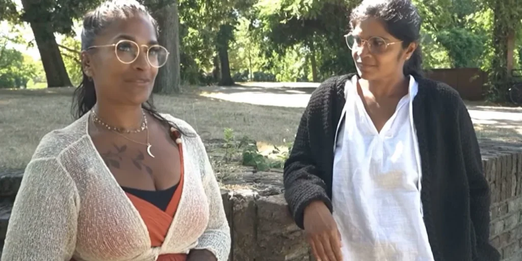 Συγκινητικό: Παιδικές φίλες ανακάλυψαν μέσω τεστ DNA ότι είναι αδελφές, 40 χρόνια μετά την υιοθεσία