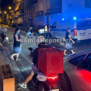 Λαμία: Τροχαίο με τραυματισμό ντελιβερά στην οδό Μακρόπούλου - Δείτε βίντεο και φωτογραφίες