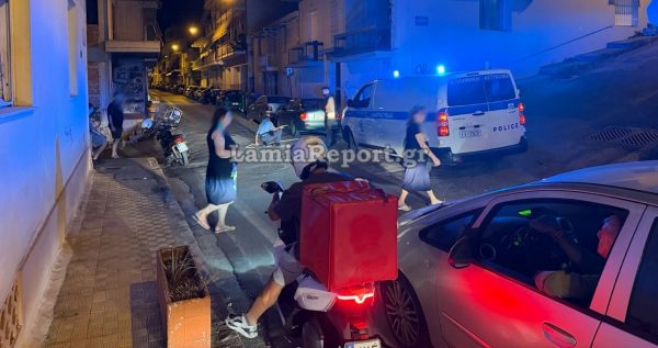 Λαμία: Τροχαίο με τραυματισμό ντελιβερά στην οδό Μακρόπούλου - Δείτε βίντεο και φωτογραφίες