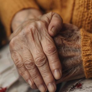 Απατεώνες πήραν 12.500 € από γιαγιά στην Καλαμπάκα και πιάστηκαν στη Θήβα