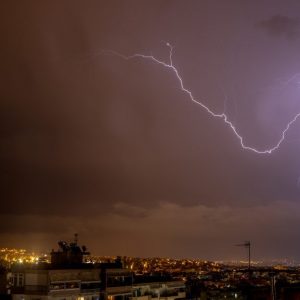 Καιρός: Έπεσαν περισσότεροι από 9.000 κεραυνοί την Κυριακή – Αισθητή βελτίωση από τη Δευτέρα