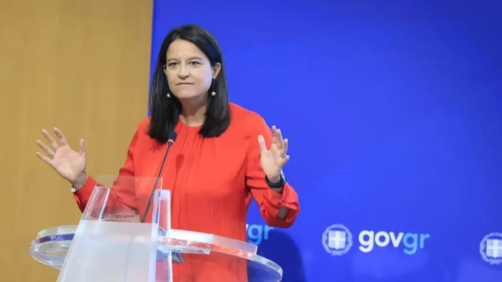 Η Κεραμέως τονίζει πως οι μαθητές είναι το μέλλον της ελληνικής οικονομίας