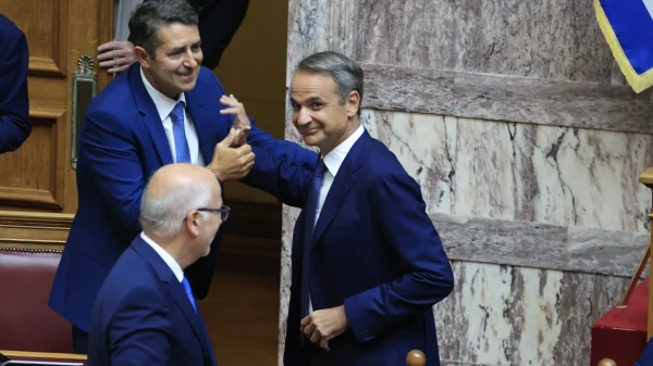 Επέστρεψε στα υπουργικά έδρανα ο Μυλωνάκης μετά τη σοβαρή περιπέτεια της υγείας του, δείτε φωτογραφίες