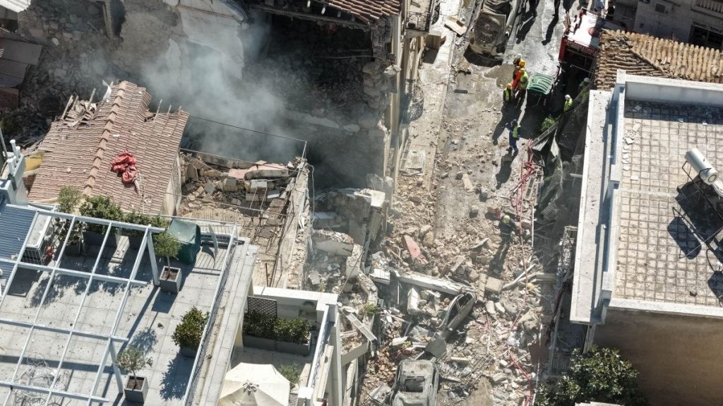 Εντοπίστηκε και δεύτερη σορός γυναίκας στα συντρίμμια του κτηρίου που κατέρρευσε στην Πλάκα