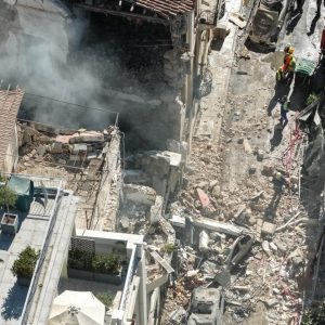 Εντοπίστηκε και δεύτερη σορός γυναίκας στα συντρίμμια του κτηρίου που κατέρρευσε στην Πλάκα