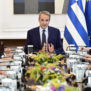 Ρυθμίσεις σε 120 δόσεις από 72, «φρένο» στους servicers και επιδότηση στα καύσιμα ανακοίνωσε ο Μητσοτάκης