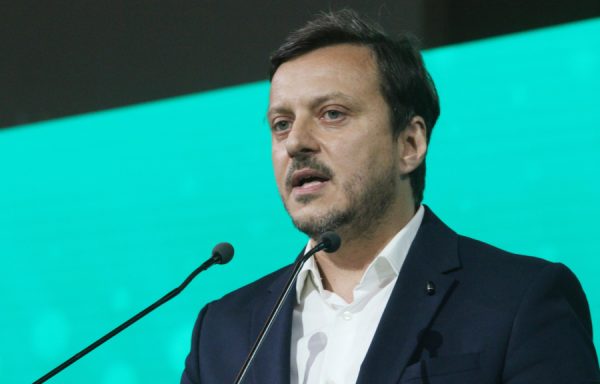 Μύλος: Το ΠΑΣΟΚ αδειάζει τον βουλευτή Πάνα, «άστοχες προσωπικές απόψεις τα περί συνεργασίας με Τσίπρα» - «Γίνατε δορυφόροι του» λέει ο Μαρινάκης