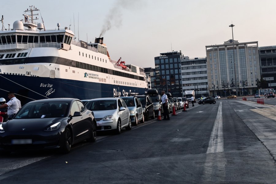 Ζημιά στο αυτοκίνητο μέσα στο πλοίο – Πότε πληρώνει η ασφάλεια και τι πρέπει να κάνετε