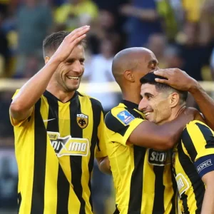 ΑΕΚ – Πανσερραϊκός 8-1: Ονειρεμένη εμφάνιση από Μάνταλο και κιτρινόμαυρο «πάρτι» στο Superbet Κύπελλο Ελλάδας