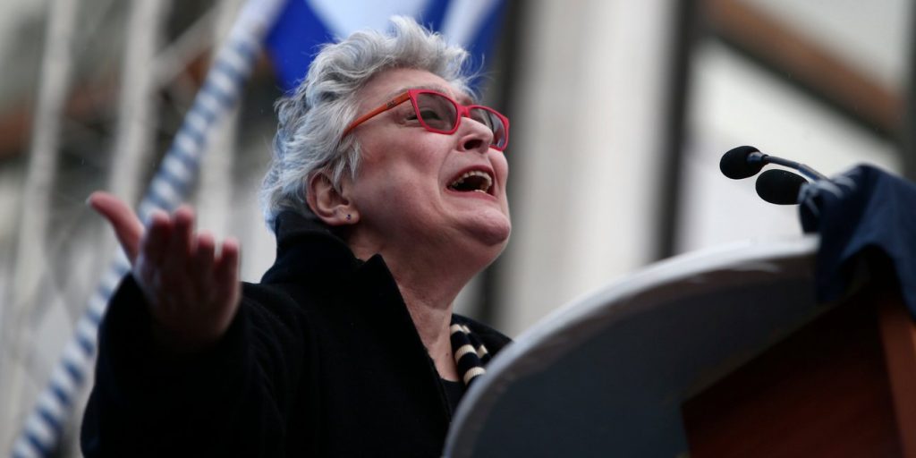 «Και ναι αλλιώς τα φανταζόμουνα, η χαζή»: Η Αφροδίτη Μάνου επανέρχεται με νέα ανάρτηση, μετά τον σάλο για τα όσα έγραψε για τον Μαζωνάκη