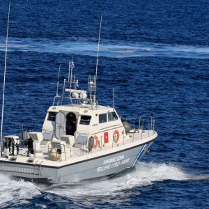 Συναγερμός στη Μύκονο: Φωτιά σε οχηματαγωγό πλοίο με 29 επιβαίνοντες - Σε εξέλιξη μεγάλη επιχείρηση