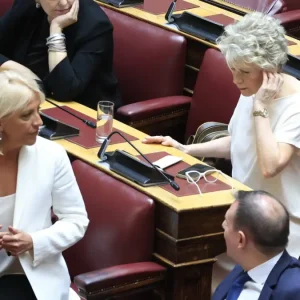 Καυγάς Κουκουλόπουλου – Κωνσταντοπούλου με φόντο την υποψηφιότητα Ακρίτα: «Τέλος οι χυδαιότητες μαζί μου» – «Είστε τραμπούκος»