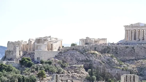 Η Ελλάδα «κλέβει» τους εκατομμυριούχους της Βρετανίας: Γιατί οι ισχυροί του χρήματος κοιτούν πλέον προς Αθήνα