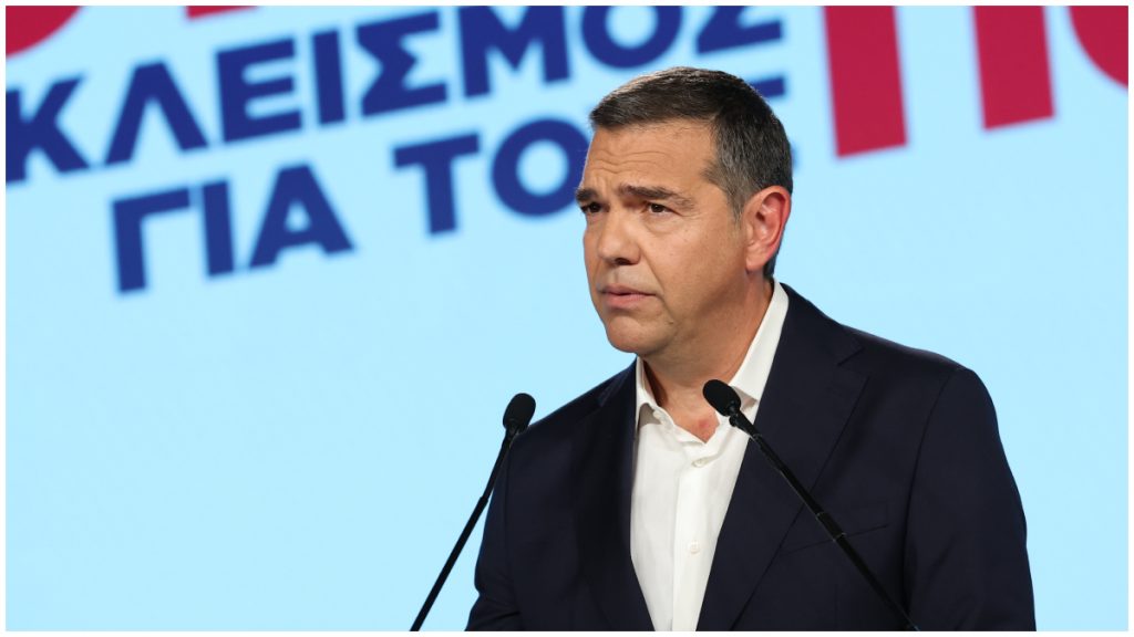 Τσίπρας: «Πατριωτική εισφορά» 1%, ΦΠΑ στο 6%, κατώτατος μισθός 1.000 ευρώ και κατάργηση Πανελλαδικών Εξετάσεων