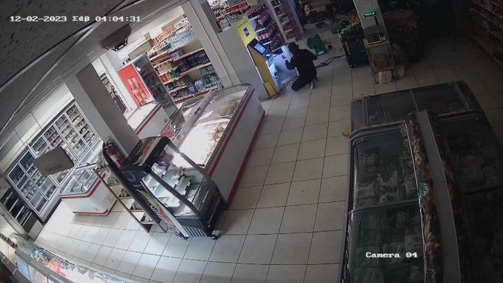 Συγκλονιστικά βίντεο με την ανατίναξη του ΑΤΜ στο Μαρτίνο - Έτσι δρούσε η εγκληματική οργάνωση