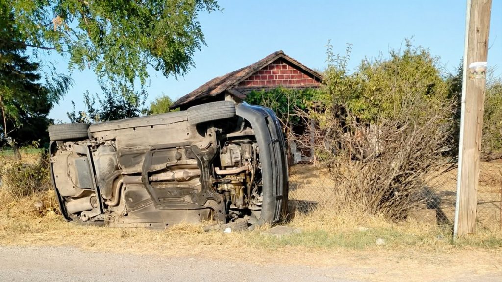 Αυτοκίνητο με τέσσερις κοπέλες ανετράπη στο δρόμο Τρίκαλων - Καρυών
