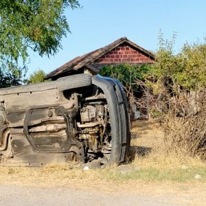 Αυτοκίνητο με τέσσερις κοπέλες ανετράπη στο δρόμο Τρίκαλων - Καρυών