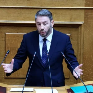 Ανδρουλάκης κατά Μητσοτάκη: «Προσβλητικό για τη Δημοκρατία το δίλημμα: Μητσοτάκης ή Ερντογάν»