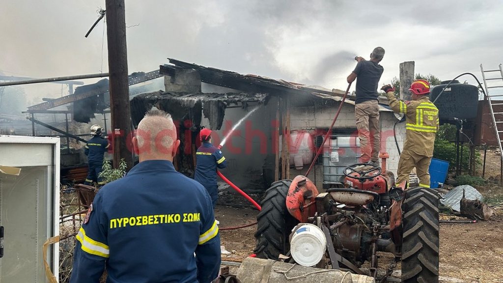 Θήβα: Πυκνοί καπνοί από πυρκαγιά σε αποθήκη κοντά στο Νοσοκομείο