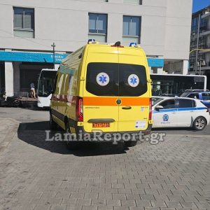 Λαμία: Κινητοποίηση ΕΚΑΒ και Αστυνομίας στο κέντρο της πόλης με ημιλιπόθυμο άνδρα