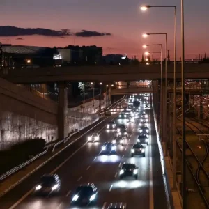 Φωτιά σε αυτοκίνητο στην Αττική Οδό – Καθυστερήσεις στο ρεύμα προς Κατεχάκη
