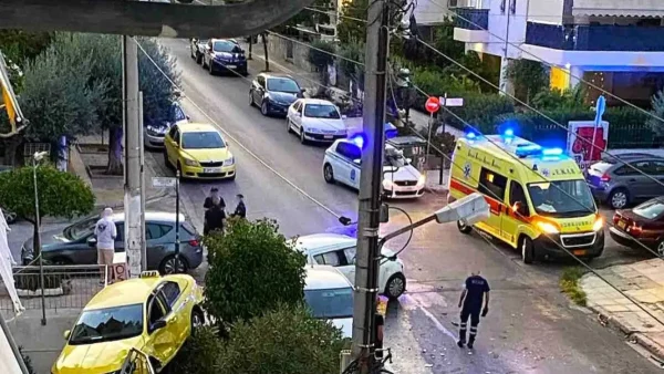 Οδηγός με κλεμμένο αυτοκίνητο παραβίασε STOP στην Ηλιούπολη και συγκρούστηκε με ταξί – Δείτε εικόνες