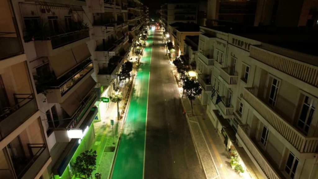 Αλλάζει πρόσωπο μια από τις μεγαλύτερες πόλεις της Κεντρικής Ελλάδας - Γιατί βάφονται πράσινοι οι δρόμοι