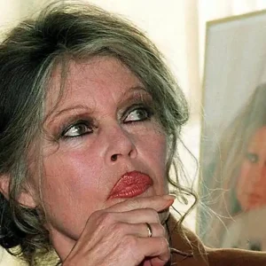 «Χρυσάφι» η δημοπρασία της Μπριζίτ Μπαρντό - Σχεδόν 1 εκατ. ευρώ τα προσωπικά αντικείμενα, ενώ ο σύζυγος ζει σε δημοτικό διαμέρισμα