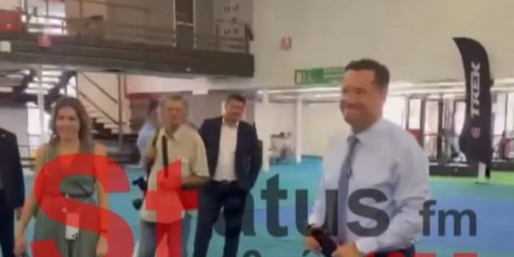 Γεωργιάδης και Παπαθανάσης έπαιξαν πινγκ πονγκ στη ΔΕΘ -Δείτε βίντεο