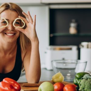 Πέντε τρόφιμα που επιλέγει μία καρδιολόγος για να ρίξει τη χοληστερόλη