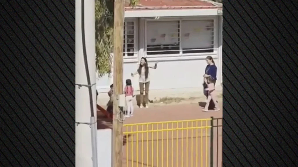 Δεν αλλάζει σχολείο η νηπιαγωγός στα Άνω Λιόσια μέχρι να ολοκληρωθεί η ΕΔΕ - Εισαγγελική έρευνα για τον ξυλοδαρμό της